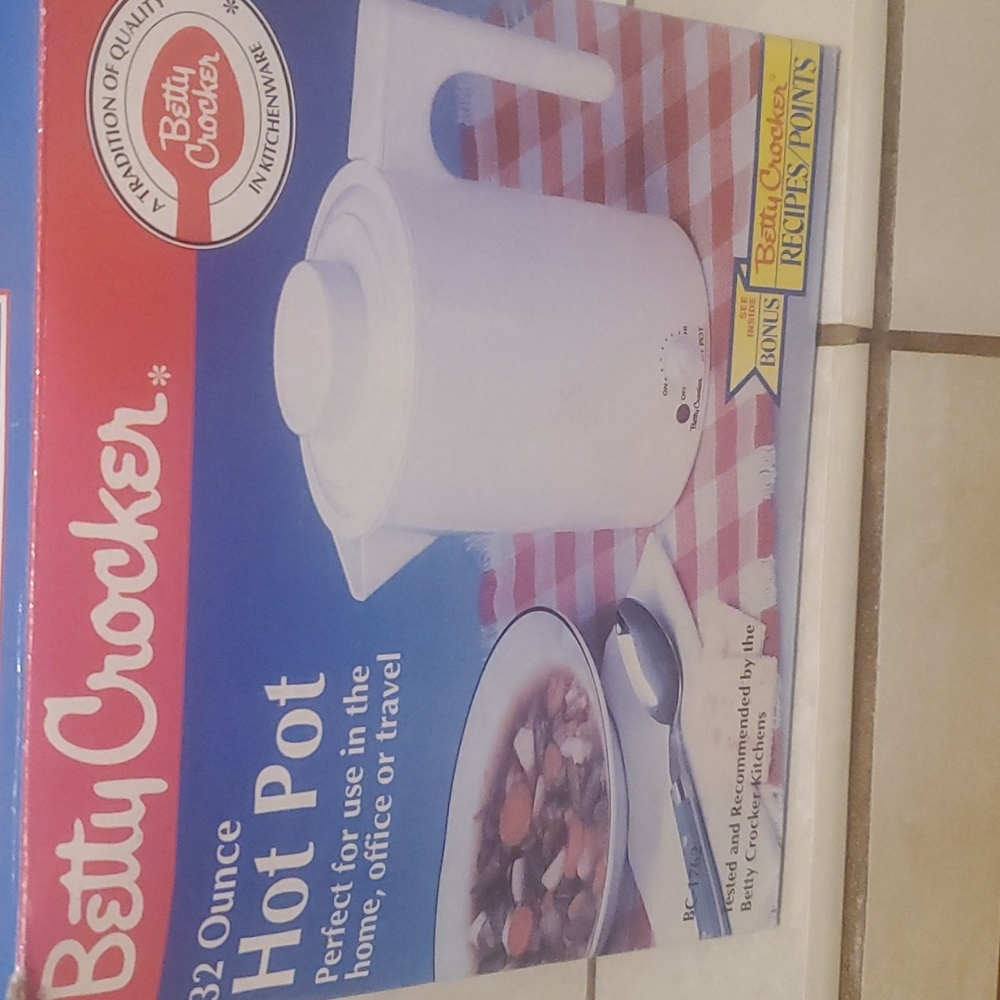 Betty Crocker White 32oz Hot Hot Adjustable Temperature